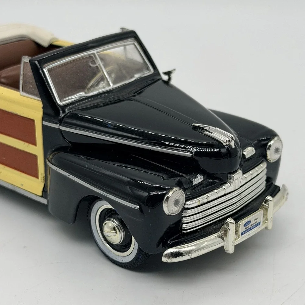 Arko 1946 Ford Sportsman Super Deluxe Convertible Diecast Toy Car 1:32 Scale